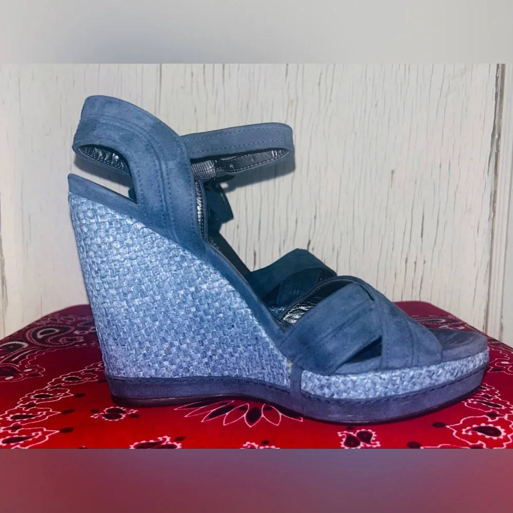 💙💙STUART WEITZMAN ELEVATE BLUE SUEDE WEDGE SANDALS💙